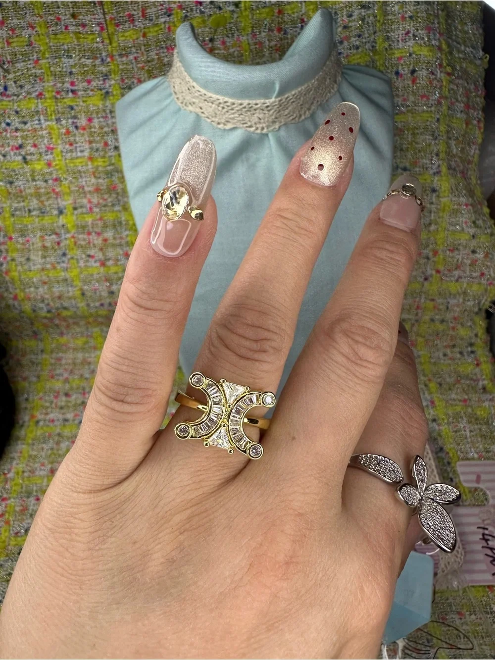 A great Elegant Gold-Tone Crystal Statement Ring open size 5 to 13
